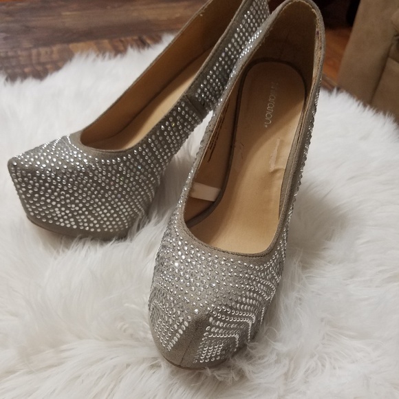 Grey nude platform rhinestone heels - Picture 3 of 4